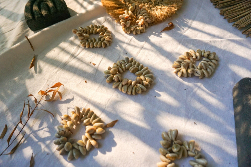 SET OF 4 Beach shells napkin ring | Coral Nautical napkin ring | Natural Cowrie shell napkin ring | tropical wedding napkin ring