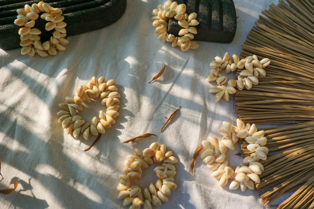 SET OF 4 Beach shells napkin ring | Coral Nautical napkin ring | Natural Cowrie shell napkin ring | tropical wedding napkin ring