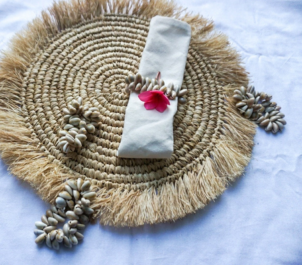 SET OF 4 Beach shells napkin ring | Coral Nautical napkin ring | Natural Cowrie shell napkin ring | tropical wedding napkin ring