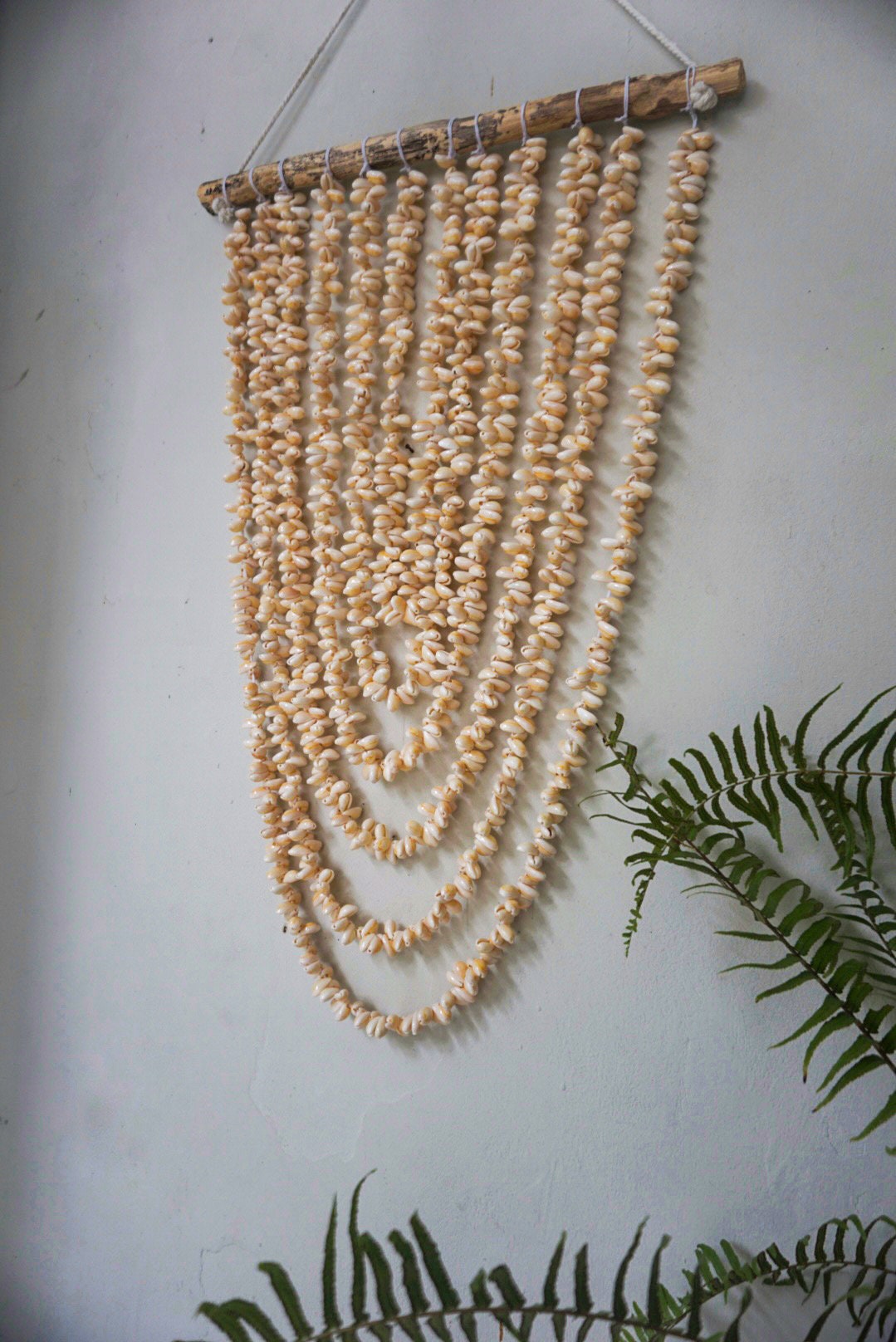 Gading Nude Shell Boho Wall Hanging – Coastal Beach House Decor