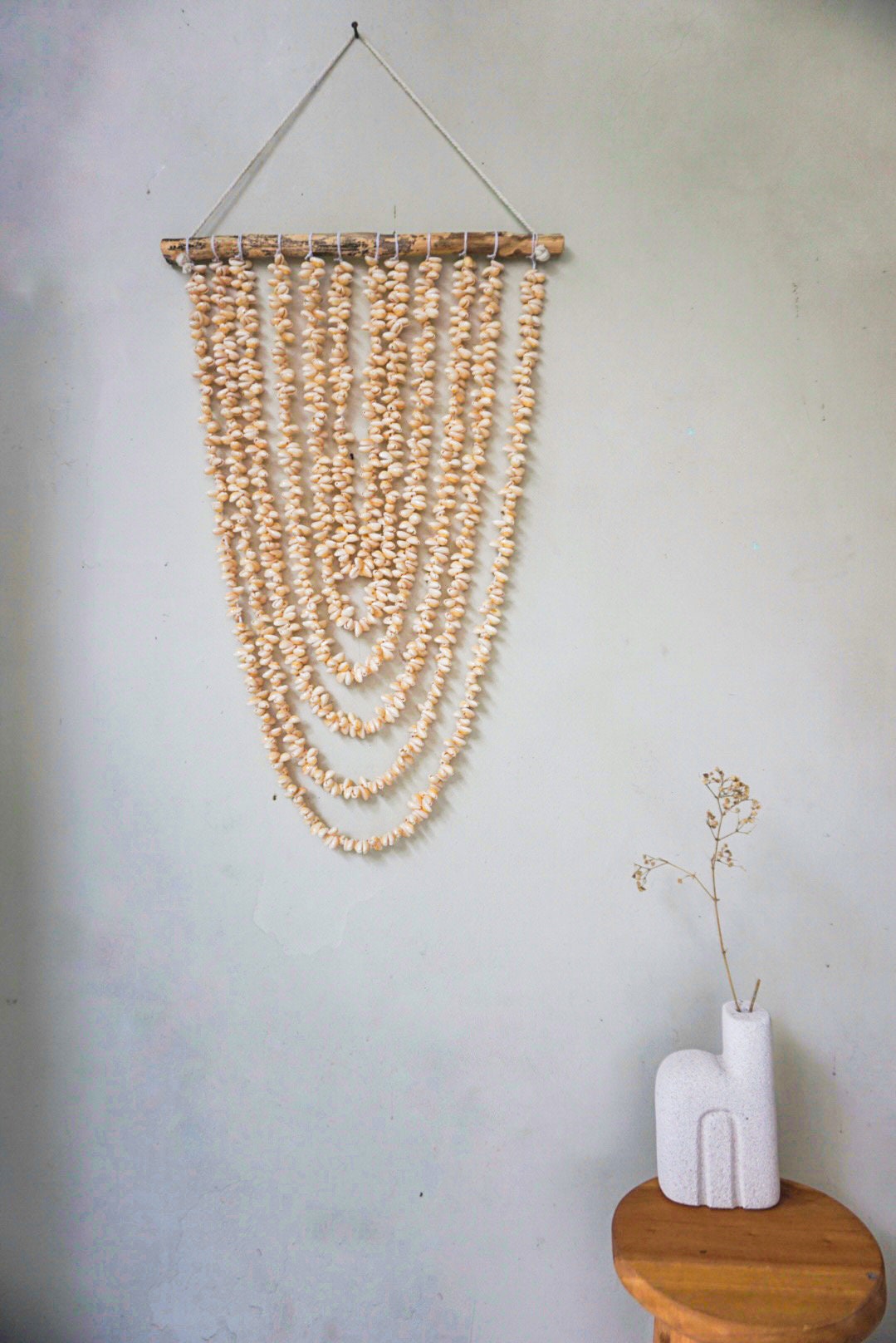 Gading Nude Shell Boho Wall Hanging – Coastal Beach House Decor