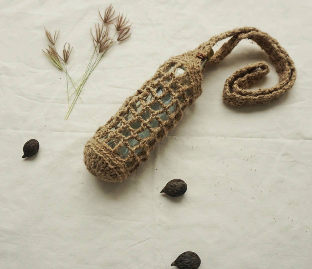 Jute drink bottle bag | jute crochet Bottle holder | Bottle water holder | Jute Crossbody bottle bag | drink bottle holder