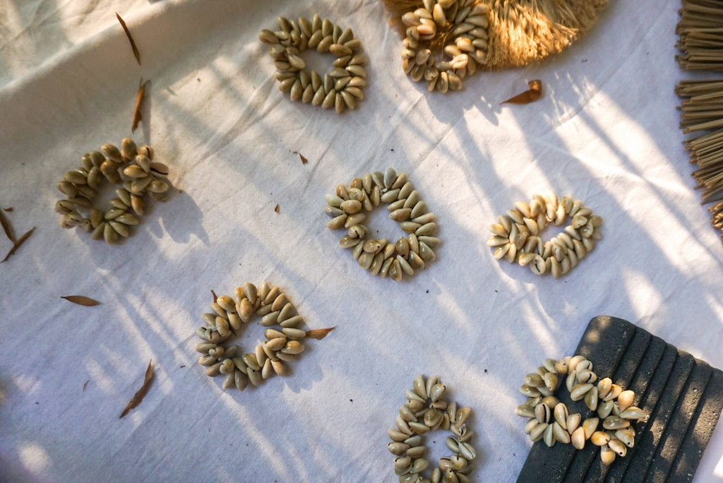 SET OF 4 Beach shells napkin ring | Coral Nautical napkin ring | Natural Cowrie shell napkin ring | tropical wedding napkin ring
