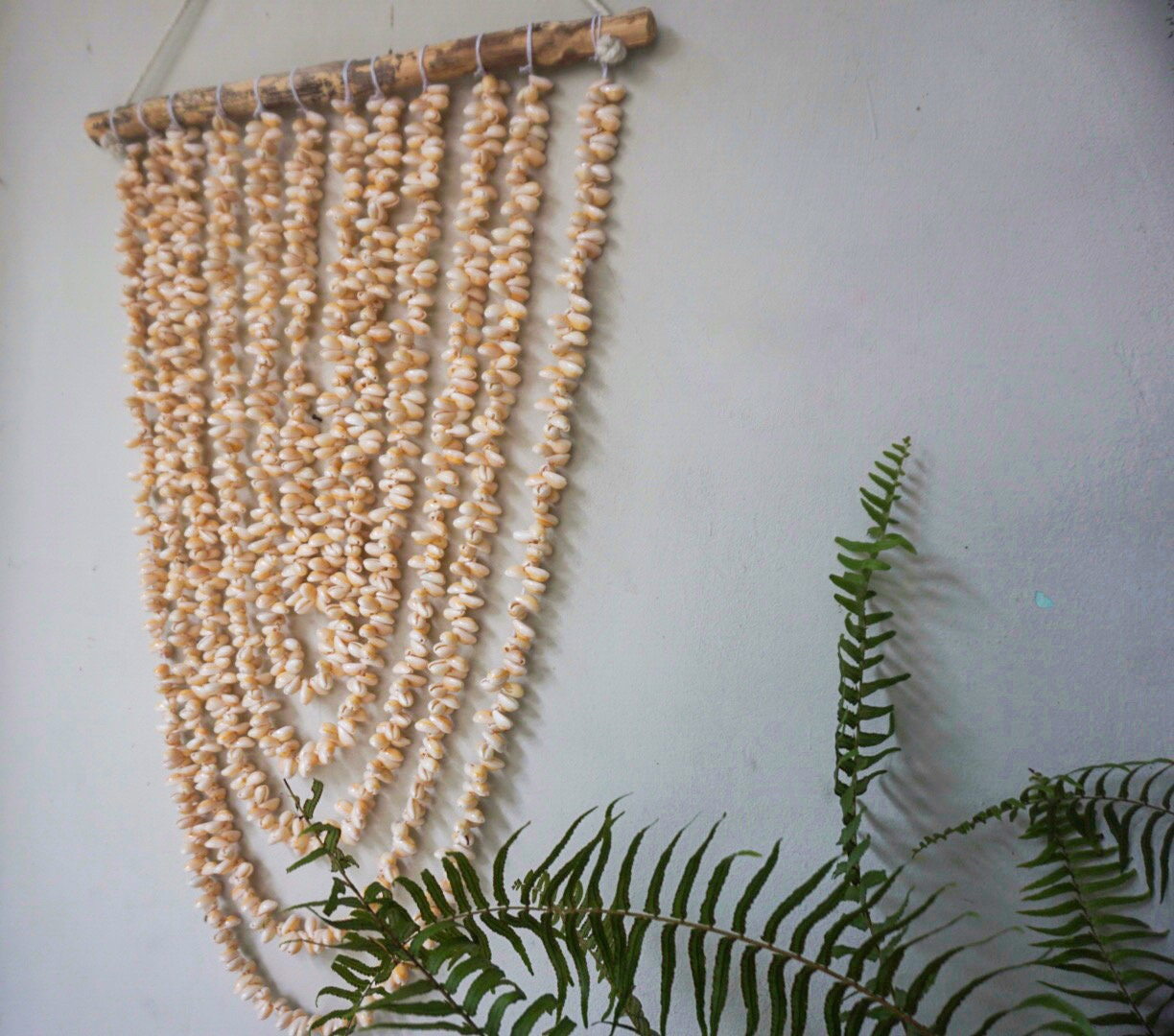 Gading Nude Shell Boho Wall Hanging – Coastal Beach House Decor