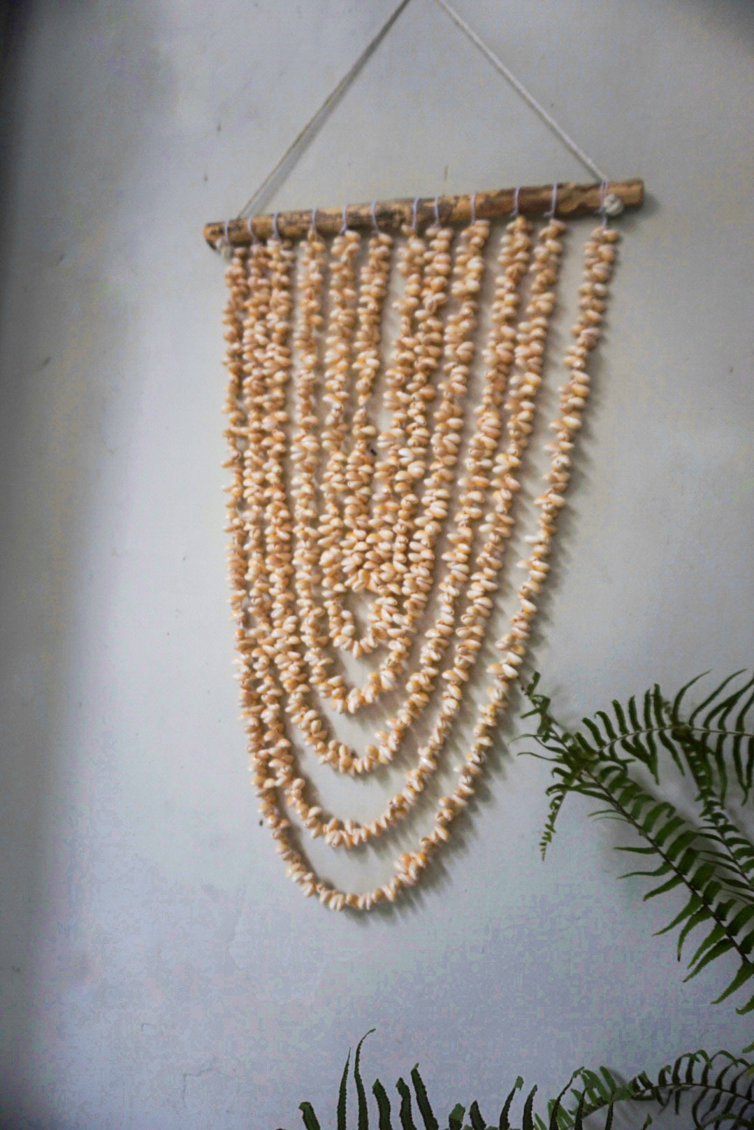 Gading Nude Shell Boho Wall Hanging – Coastal Beach House Decor